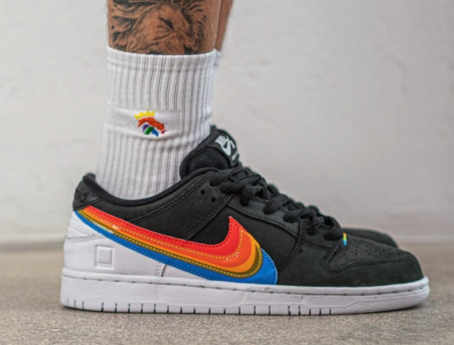 レインボー・スウッシュ！Polaroid × Nike SB Dunk Low（DH7722
